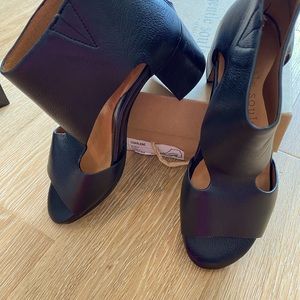 Brand New!~Never Worn~Gentle Souls by Kenneth Cole size 6.5 Black Shoes Sandals
